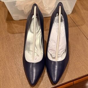 NWT Bandolino Navy Blue Pumps SZ 9 Never Worn